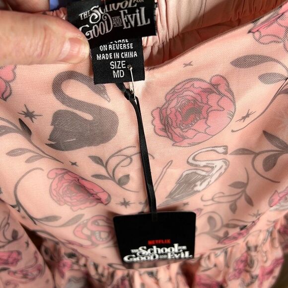 The School For Good And Evil Evers Cold Shoulder Dress Size Medium Nwt - Picture 6 of 8